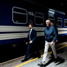 El canciller de Alemania, Friedrich Merz, recién llegado a Ucrania, el 4 de octubre de 2026