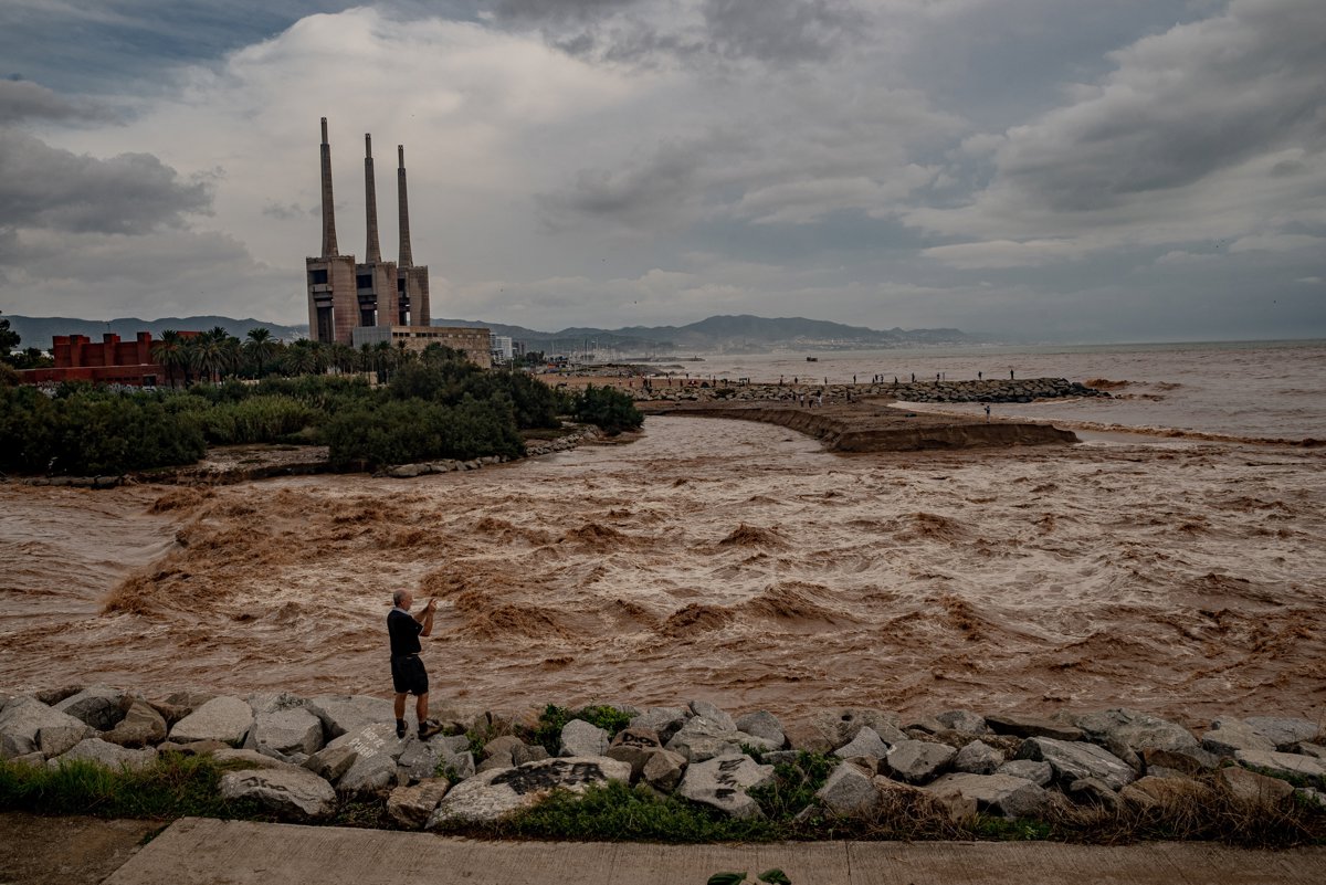 Protecció Civil envía un Es-Alert a municipios de Barcelona por riesgo de desborde del Besòs