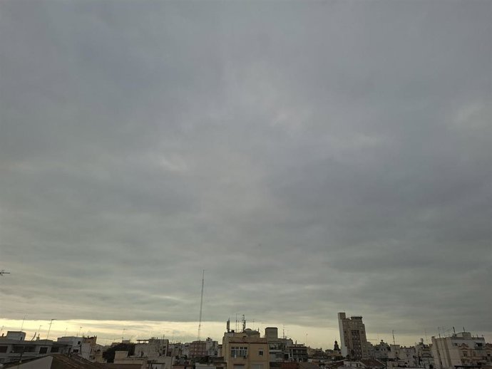 Cielo nuboso en València.