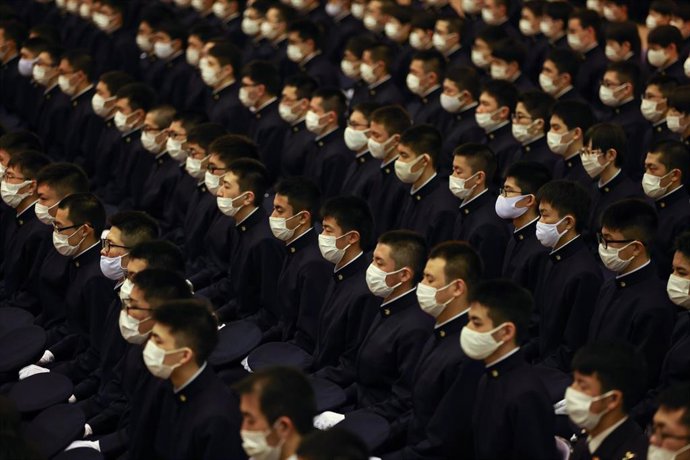 Archivo - 05 April 2021, Japan, Yokosuka: Students of National Defense Academy listen to a speech by Principal Kubo Fumiyaki during their entrance ceremony. Photo: Stanislav Kogiku/SOPA Images via ZUMA Wire/dpa