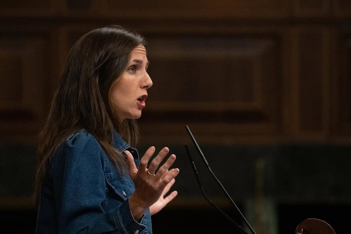 La secretaria general de Podemos, Ione Belarra, interviene durante una sesión plenaria en el Congreso
