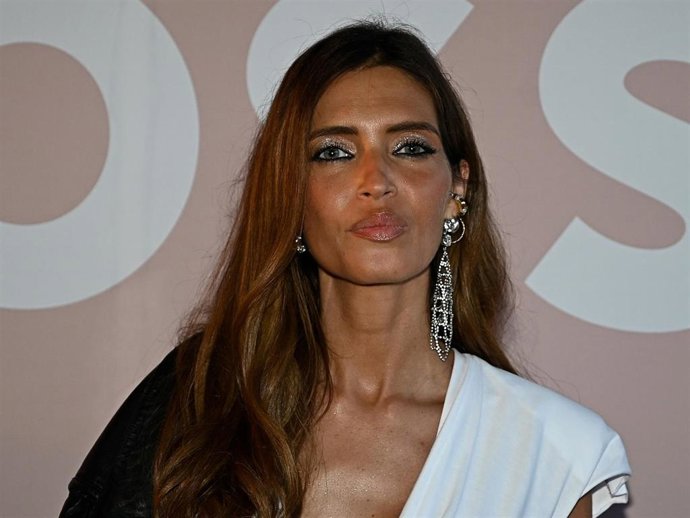 Sara Carbonero posando en el photocall de BOSS Bottled Beyond Her en el concierto de Shakira.