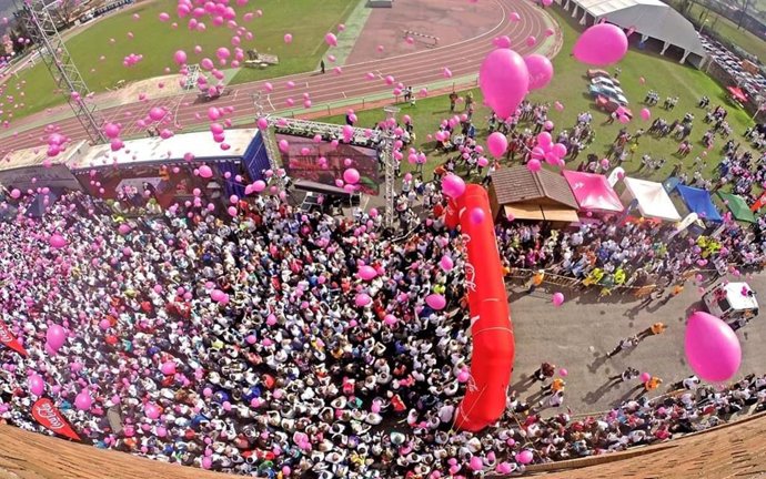 Archivo - Salida de la marcha solidaria 'Luchamos por la Vida' de Los Corrales de Buelna (archivo).