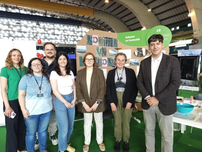 Presentación del proyecto a estudiantes en la Feria de la Ciencia.