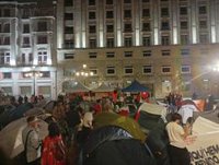 AMA Asturies señala a dos militantes de Vox tras una agresión en la acampada de Oviedo