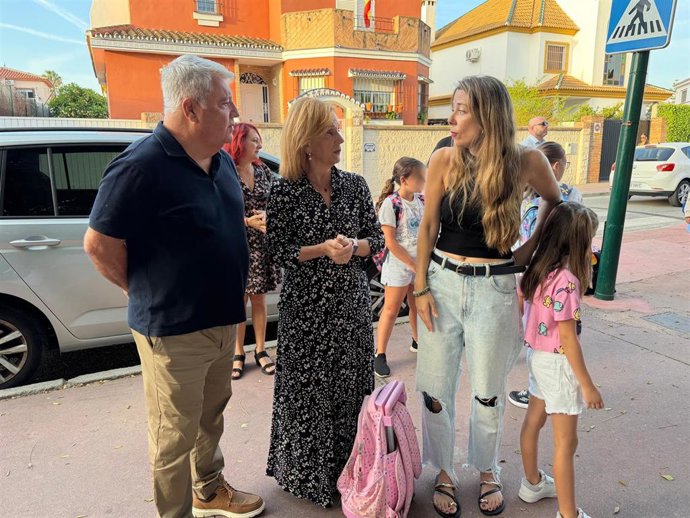 La concejala socialista Begoña Medina, en Guadalmar.