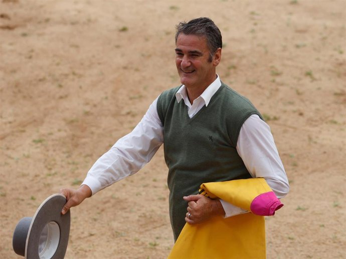 Jesulín de Ubrique durante su corrida en el festival taurino de Povedilla