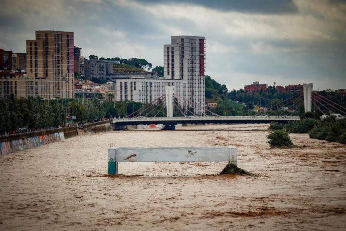 Crecida del río Besòs a causa de las lluvias torrenciales en Cataluña