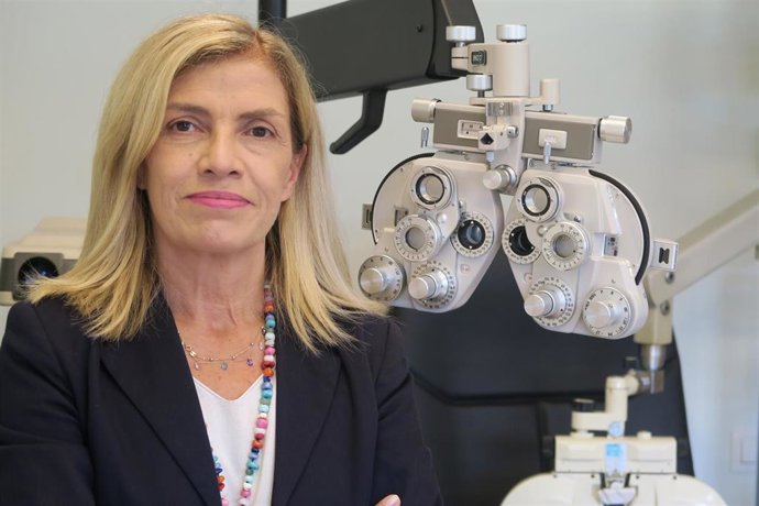 La presidenta del Colegio Oficial de Ópticos Optometristas de Galicia, Esther Amaro.