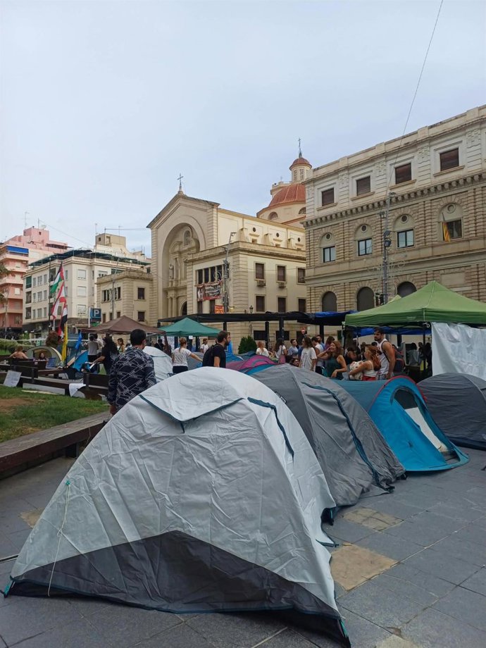Acampada por la vivienda en Alicante.