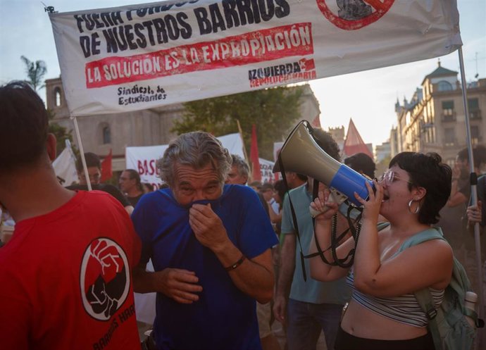 Archivo - Imagen de la manifestación por las calles de Sevilla por el derecho a la vivienda. A 2 de octubre de 2026 en Sevilla.