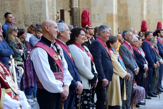 El Claustro de la Catedral de León celebra la ceremonia del Foro u Oferta.