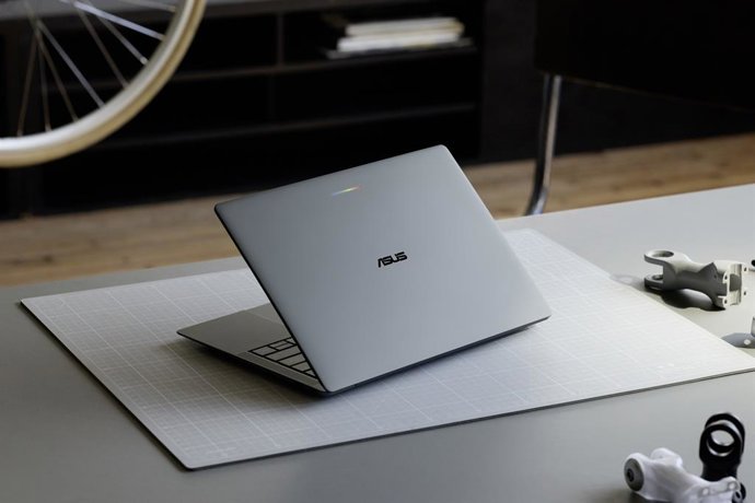 El nuevo ordenador ASUS GoogleBook 14.