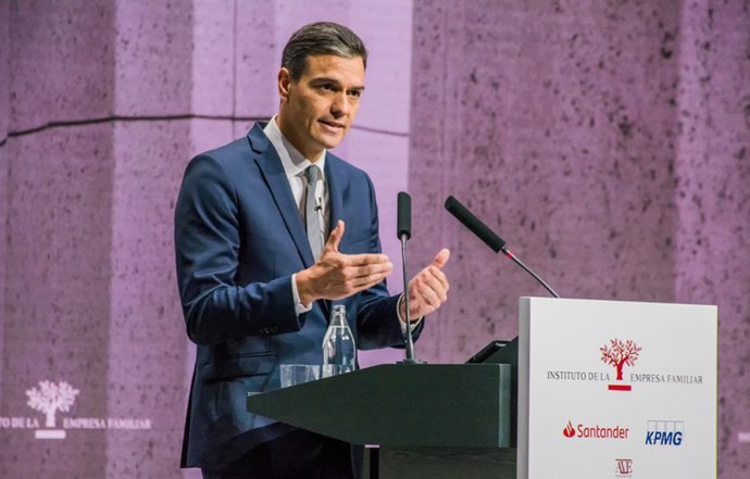 Archivo - El presidente del Gobierno, Pedro Sánchez, clausura el XXI Congreso Nacional del Instituto de Empresa Familiar en Valencia, en 2018. 