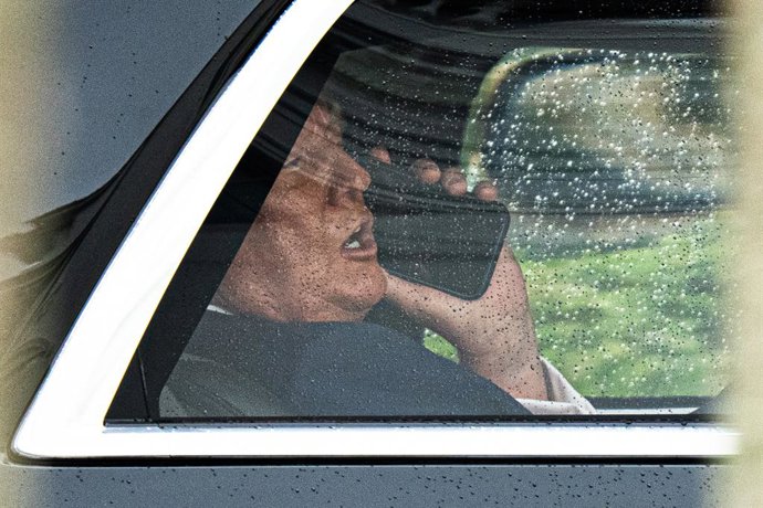 Archivo - Arquivo - 25 de maio de 2026, Washington, Distrito de Columbia, EUA: O presidente dos Estados Unidos, Donald J. Trump, fala ao telefone ao retornar à Casa Branca, em Washington, DC, na segunda-feira, 25 de maio de 2025. Imagem: 1105552544. Licen