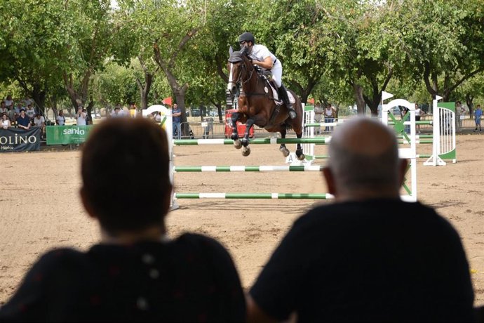El Parque del Alamillo ha acogido el cierre de la semana del caballo anglo-árabe.