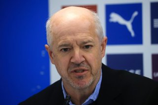 Futbol, Presentacion del entrenador  Daniel Garnero. Daniel Garnero es presentado como nuevo entrenador de Universidad Catolica, acompanado del Presidente de Cruzados  y el Gerente deportivo, Santiago, Chile. 17/06/2025 Javier Salvo/Photosport  Football,