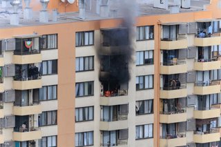Santiago, 4 de Octubre de 2026.  Grupo Gope de Carabineros acude a una situacion de violencia intrafamiliar con parapetado quemándose a lo bonzo en un departamento ubicado en Salesianos, San Miguel  Diego Martin/Aton Chile