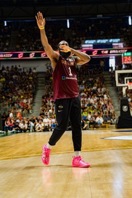 James Harden con los Cleveland Cavaliers.