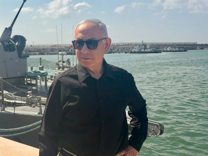 O primeiro-ministro israelense, Benjamin Netanyahu, no porto de Ashdod