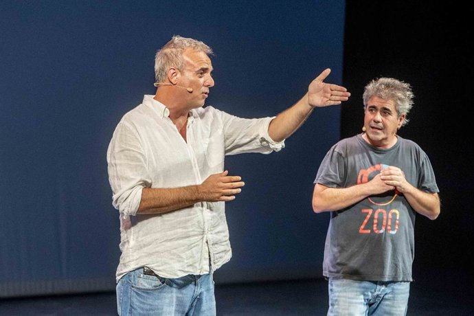 Pepe Céspedes y Paco Calavera durante su actuación en el Auditorio Municipal Maestro Padilla de Almería