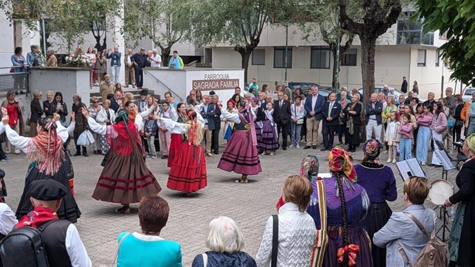 El consejero de Economía, Luis Ángel Agüeros, asiste en la Casa de Cantabria en Burgos a los actos en honor de La Bien Aparecida.