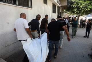 Arribada d'un cadàver a l'Hospital Al Shifa, a la Franja de Gaza