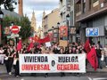 Una gran manifestación recorre el centro de Logroño al grito de "o vivienda para todos o huelga general"
