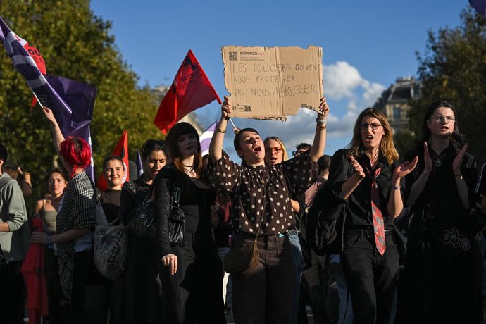 1º de outubro de 2026, Paris, Île-de-France (região, França): Manifestação estudantil organizada pelo Sindicato dos Estudantes de Paris, na Place de la République, em 1º de outubro de 2026