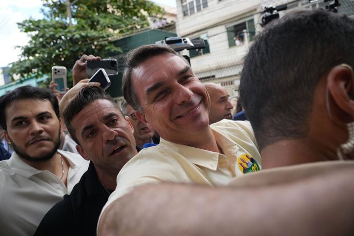 October 4, 2026, Rio De Janeiro, Brazil: RIO DE JANEIRO, BRAZIL, OCTOBER 4, 2026: Brazilian presidential candidate Flavio Bolsonaro of the Liberal Party (PL) arrives at a polling station in Rio de Janeiro to cast his ballot during the first round of Brazi