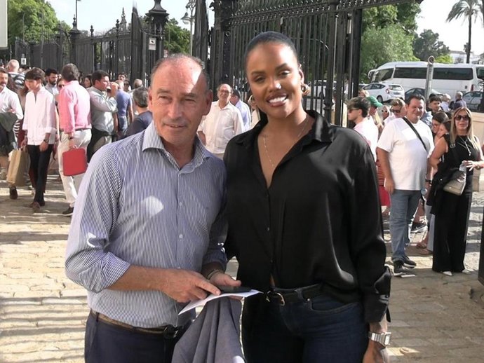 Pepín Liria y Drágana Balde a su llegada a La Maestranza de Sevilla este domingo tras los rumores de que podrían estar esperando su primer hijo