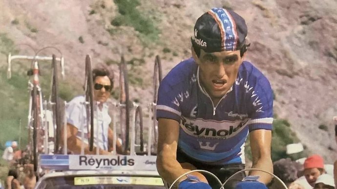 El exciclista Ángel Arroyo en el Tour de Francia de 1983.