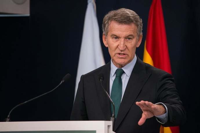 El presidente del Partido Popular, Alberto Núñez Feijóo,  durante el Foro La Toja - Vínculo Atlántico, a 3 de octubre de 2026, en O Grove, Pontevedra, Galicia (España).