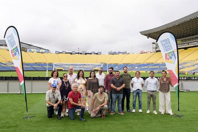 Foto de familia en el Estadio de Gran Canaria