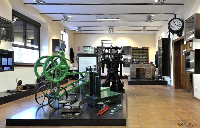 Archivo - Interior del Museo del Farroviario de Cistierna.