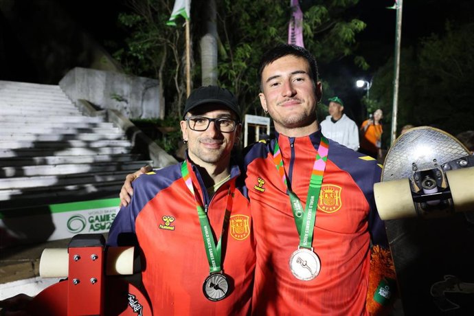 Albert Forés y Mikel Echegaray con sus medallas en los World Skate Games 2026