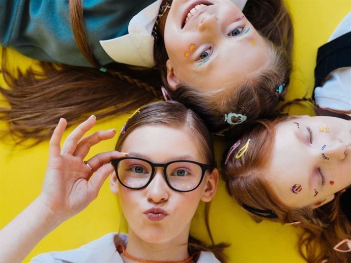 La miopía infantil no deja de crecer: los hábitos cotidianos que pueden estar afectando a la vista de los niños