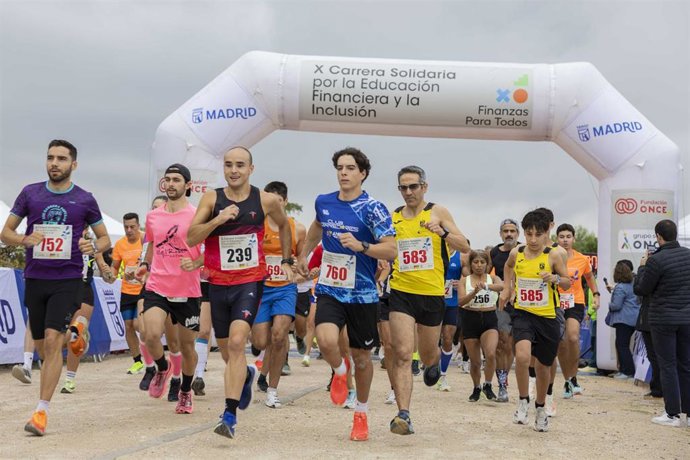 Más de 700 corredores participan en la X Carrera Solidaria por la Educación Financiera y la Inclusión