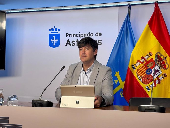 El consejero de Ciencia, Industria y Empleo, Borja Sánchez, informa sobre los compromisos del debate de orientación política relacionados con su departamento.
