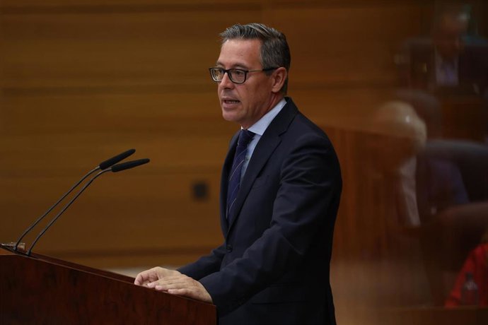 El diputado y secretario general del PP en Madrid, Alfonso Serrano, durante el debate sobre el Estado de la Región en la Asamblea de Madrid, a 11 de septiembre de 2026, en Madrid (España). 