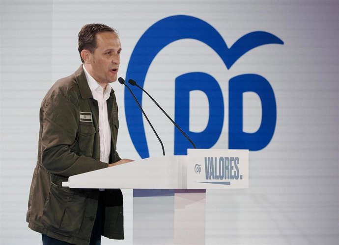 Archivo - Imagen de archivo del presidente del Partido Popular en Valladolid, Conrado Íscar, durante la campaña interna ante la celebración del Congreso del PP, en mayo de 2025.