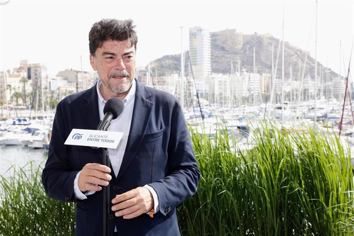 Archivo - El alcalde de Alicante, Luis Barcala (PP), en una imagen de archivo