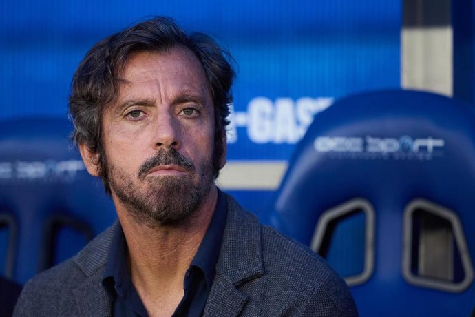 Quique Sánchez Flores, entrenador del Deportivo Alavés, ante el Valencia CF en Mendizorrotza.