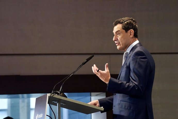 El presidente de la Junta de Andalucía, Juanma Moreno, interviene en el encuentro-coloquio Diálogos Sur, organizado por el Diario Sur.