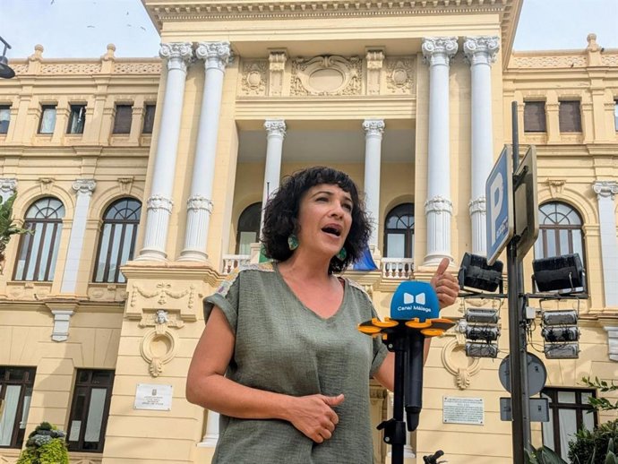 La portavoz adjunta de Con Málaga, Toni Morillas, en una atención a medios.