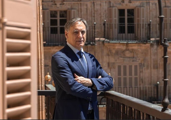 El alcalde de Salamanca, Carlos García Carbayo, asumirá la presidencia de la Red Huellas de Teresa.
