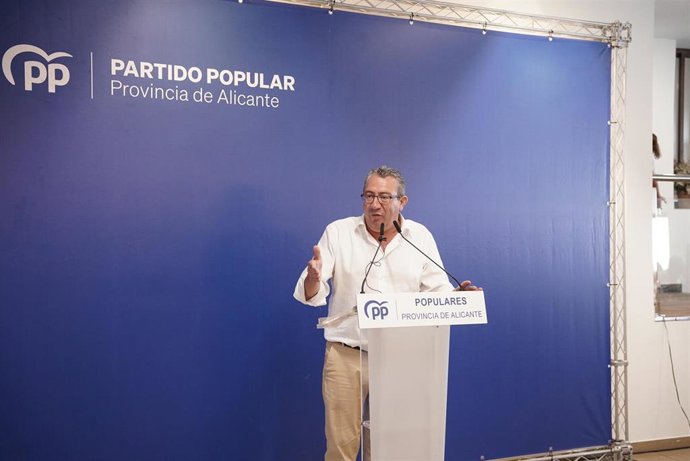 Archivo - El presidente de la Diputación de Alicante y del PP provincial y alcalde de Benidorm, Toni Pérez, en una imagen de archivo