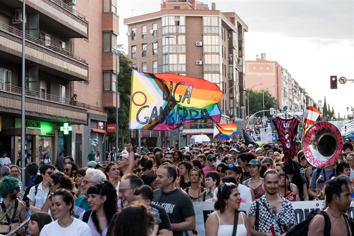 Archivo - Decenas de personas durante la Marcha del Orgullo Crítico, a 28 de junio de 2026, en Madrid (España). 