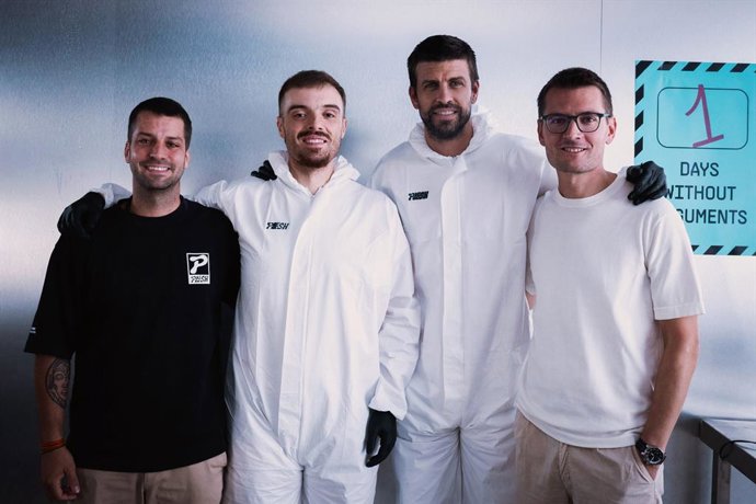 Los fundadores de Plesh junto a Llanos y Piqué
