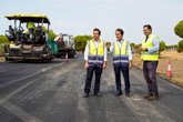 Foto: La Junta invierte 2,5 millones en rehabilitar el firme de la carretera entre Matalascañas y Mazagón (Huelva)